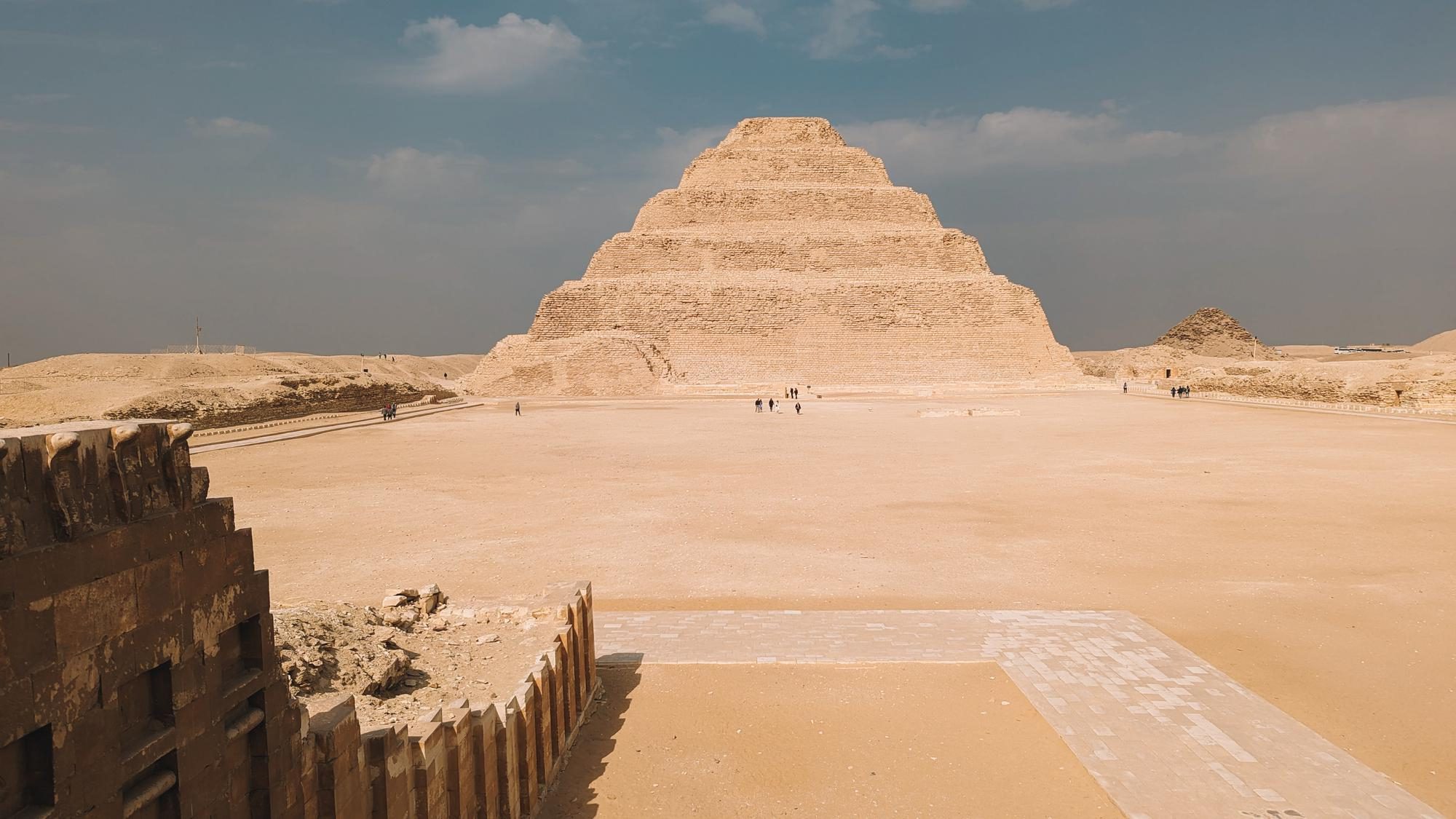 saqqara-pyramids-complex-panorama-view-1